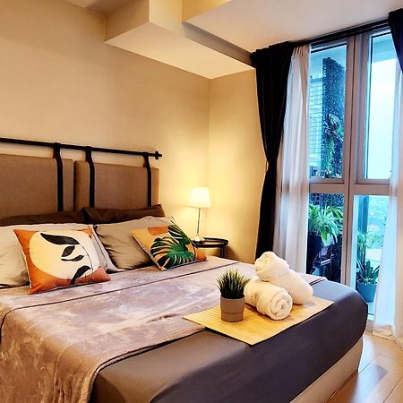 Spacious 7U Homey Unit Steps Away From Uptown Mall And Mitsukoshi Mall Free Parking With Washer Manille Extérieur photo