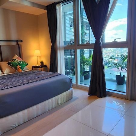 Spacious 7U Homey Unit Steps Away From Uptown Mall And Mitsukoshi Mall Free Parking With Washer Manille Extérieur photo