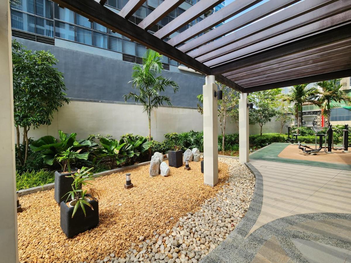 Spacious 7U Homey Unit Steps Away From Uptown Mall And Mitsukoshi Mall Free Parking With Washer Manille Extérieur photo